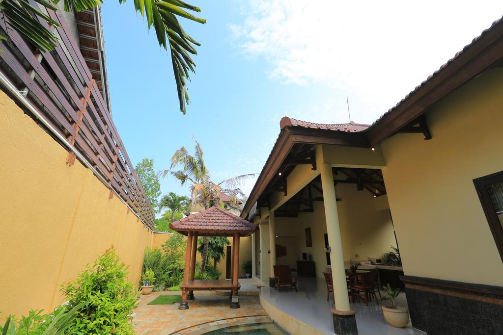 Putri Bali Villa Seminyak Exterior foto