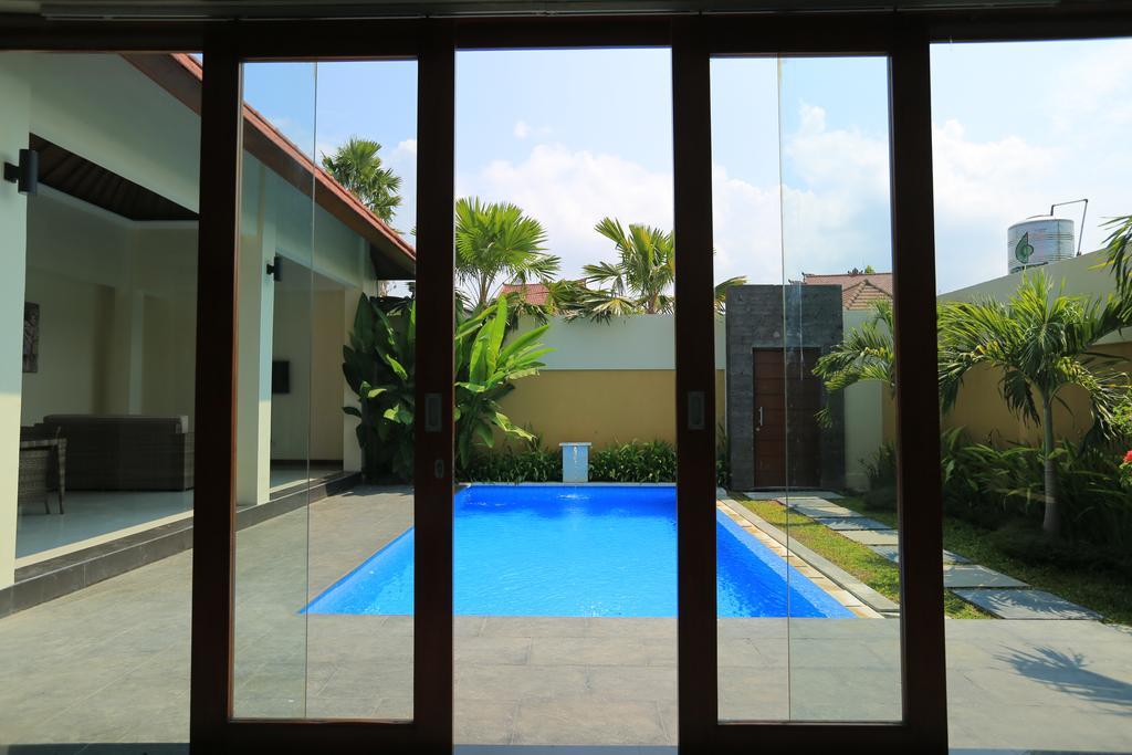 Putri Bali Villa Seminyak Exterior foto